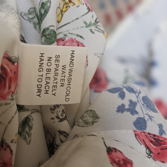 Ovi Flutter Sleeve Top - Picture 4 of 5